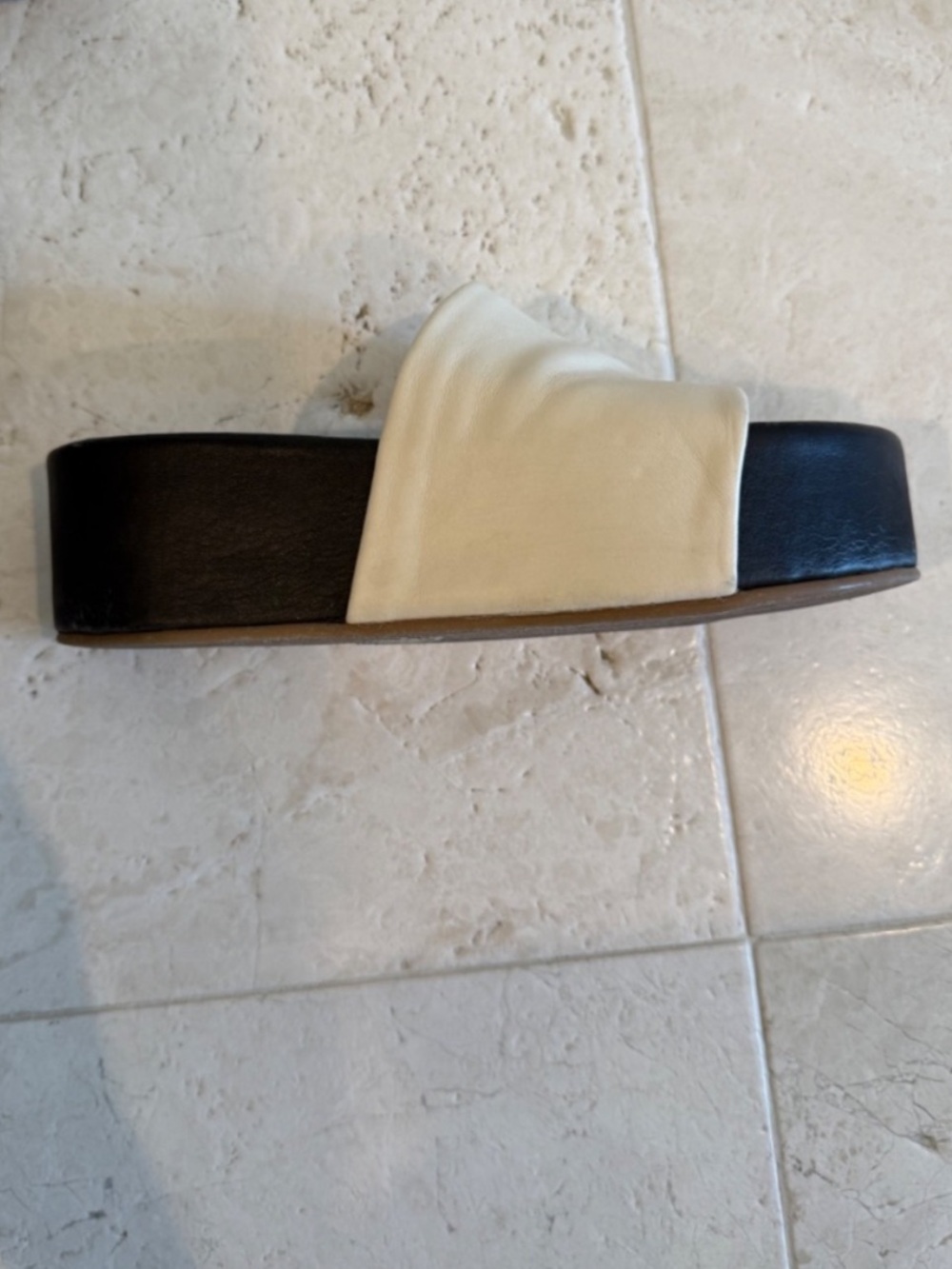 BEEK • BLACK & IVORY LEATHER PLATFORM SLIDES SIZE 8 EUC - Picture 8 of 10